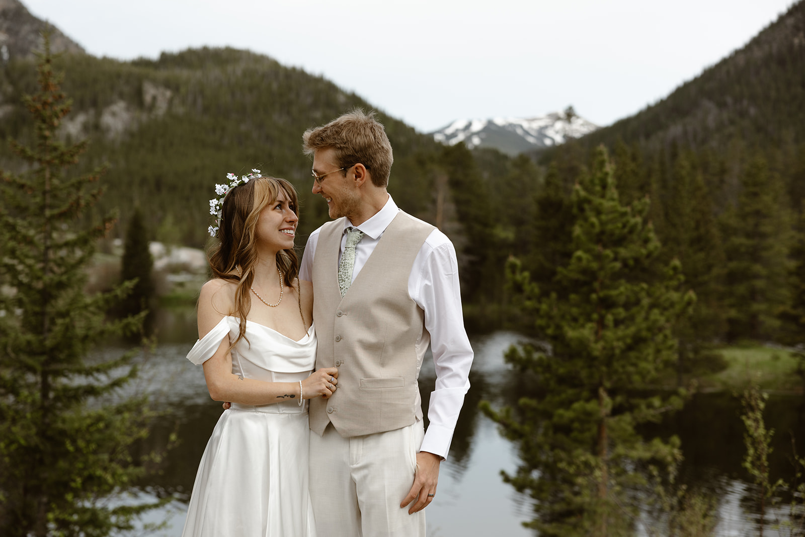 Officers Gulch is a hidden gem just outside of Breckenridge, perfect for an elopement!
